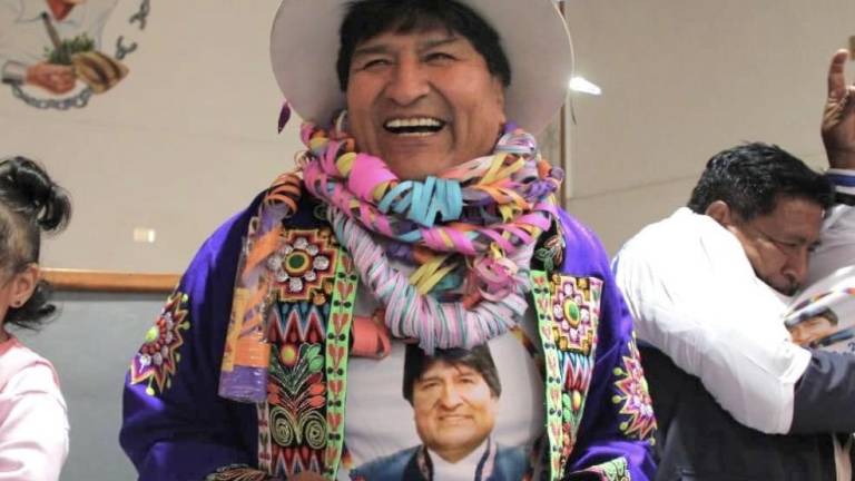 Evo también en campaña, aparece con una polera con el mensaje “Presidente 2025-2030”