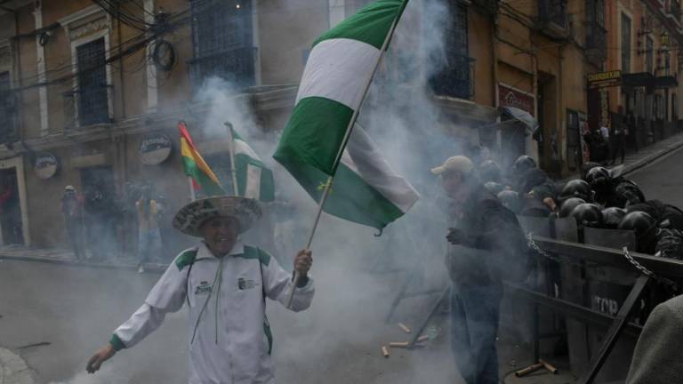 Sube la tensión del conflicto con los maestros; Gobierno aplica mano dura