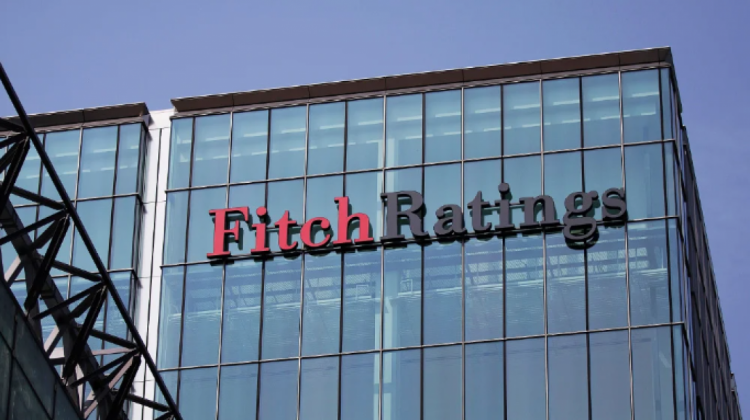 Fitch Ratings: Analista alerta que baja calificación pone en peligro las inversiones en el país