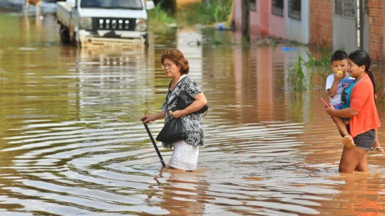 Lluvias agravan alerta en Cobija, voluntarios y la UAP se movilizan