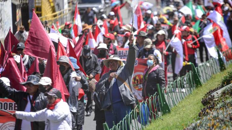 Maestros preparan piquetes de huelga para este martes y paro de 48 horas desde el jueves
