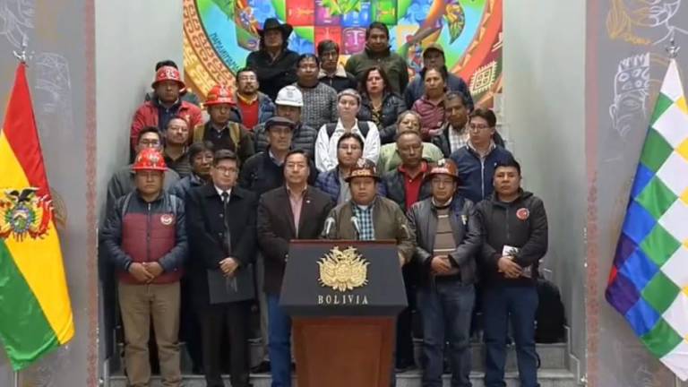 Gobierno y COB acuerdan incremento salarial de 3% al haber básico y un 5% al mínimo nacional
