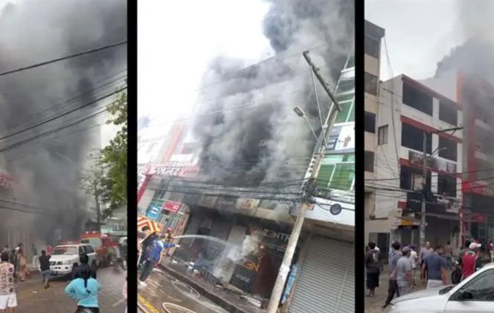 Incendio en la zona de La Ramada consume un edificio comercial