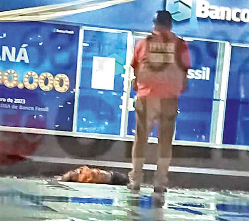 Colodro estuvo solo más de dos horas en su oficina y no mostraba comportamiento extraño, según declararon los testigos
