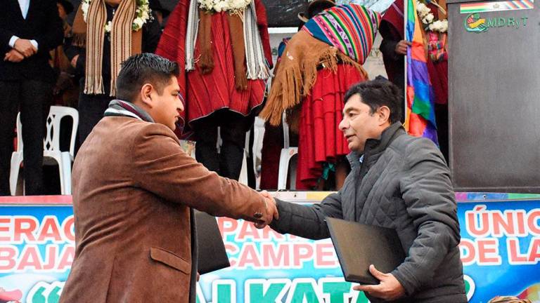 Negociado de 22 proyectos adjudicados por la UPRE a firmas suma Bs 104 MM