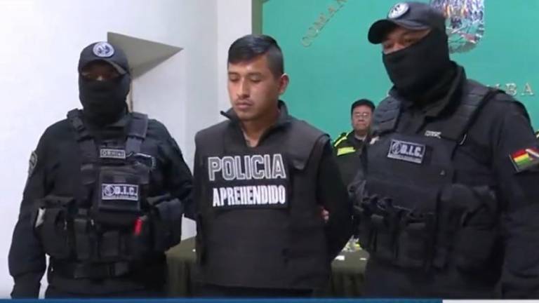 Jhelsin tenía el celular de Rosa, fingía ser empleado de banco