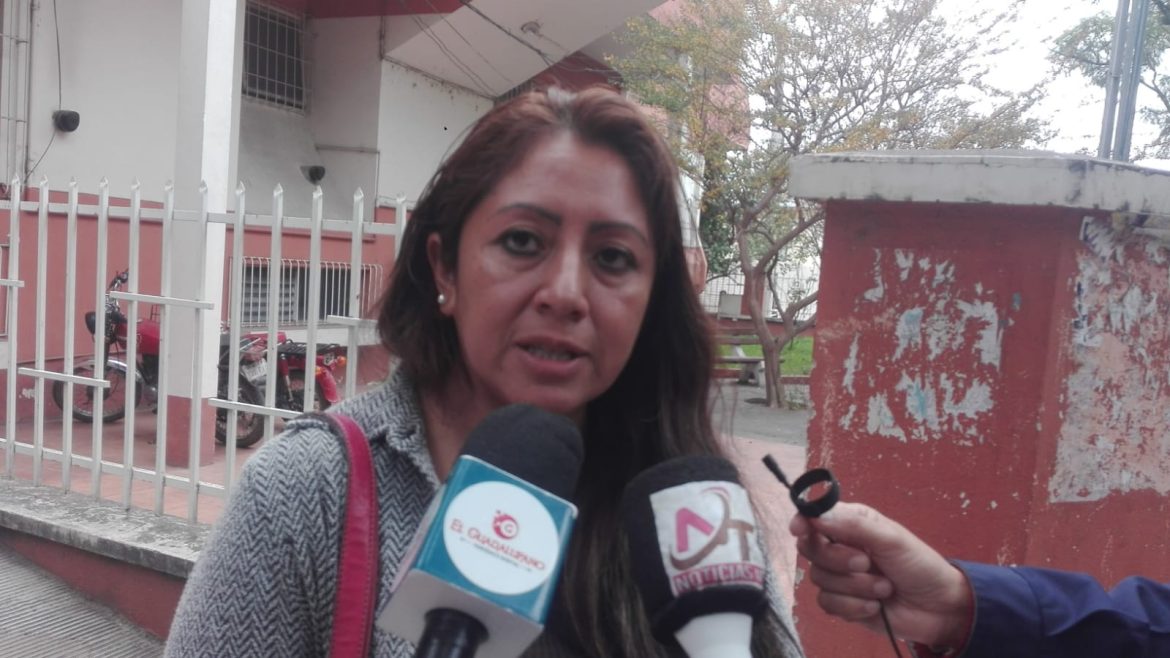 Padres de familia del colegio Bolivia toman la Dirección de Educación de Tarija en demanda de profesores de áreas técnicas 