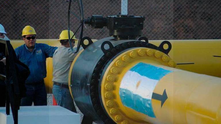 Falta de dólares: YPFB adeuda a petroleras privadas desde septiembre de 2022 por el gas que va hacia Argentina