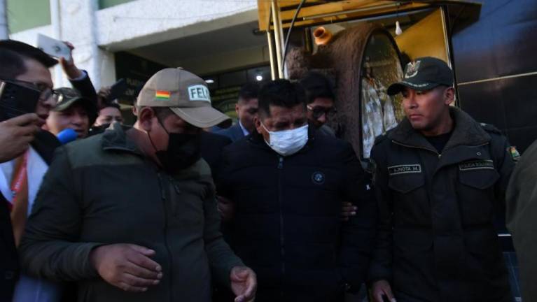 Aprehenden al exministro Santos denunciado por corrupción
