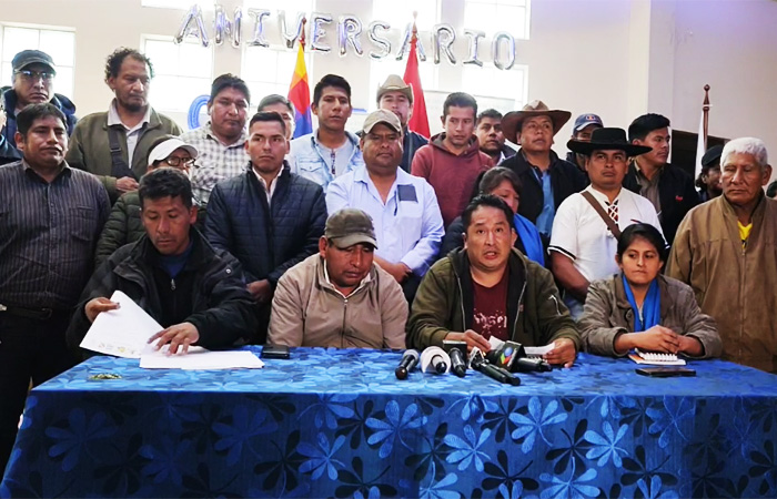 Campesinos afines a Evo suspenden bloqueo nacional de caminos por falta de apoyo y rechazo de la población