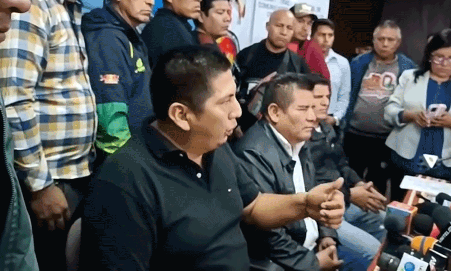 ‘Hay que salvar a Bolivia de Evo’, afirman interculturales afines al Gobierno