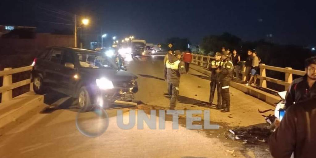 Vehículo vinculado a una autoridad edil de Punata choca y deja heridos