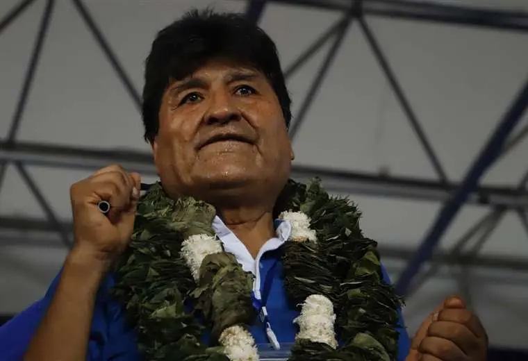 Tras decisión de la justicia, Evo se vio obligado a clausurar su congreso un día antes de lo previsto