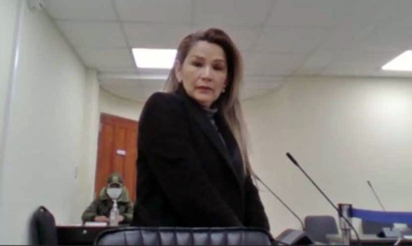 Un tribunal de El Alto declina juzgar a Añez en la vía ordinaria y recuerda que fue reconocida como Presidenta