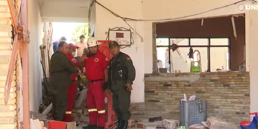 Explosión de una garrafa deja dos personas heridas, entre ellas una niña que quedó atrapada entre los escombros
