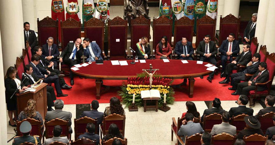 Añez trata de ‘Judas’ a los magistrados y les recuerda acto de 2020 donde estuvieron junto a ella