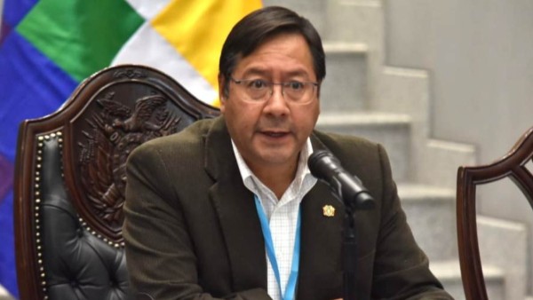 Arce asegura que no claudicará ante ataques internos y externos