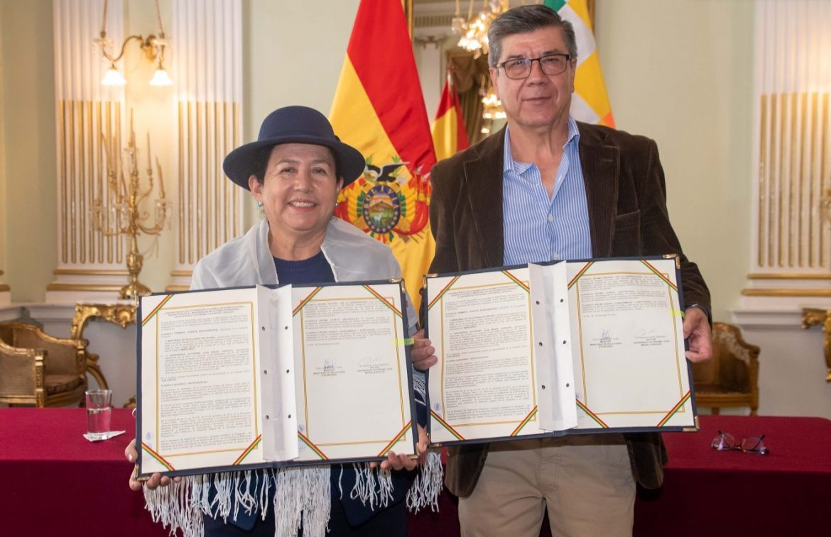Cancillería y Universidad Juan Misael Saracho de Tarija firman convenio para trabajo académico conjunto