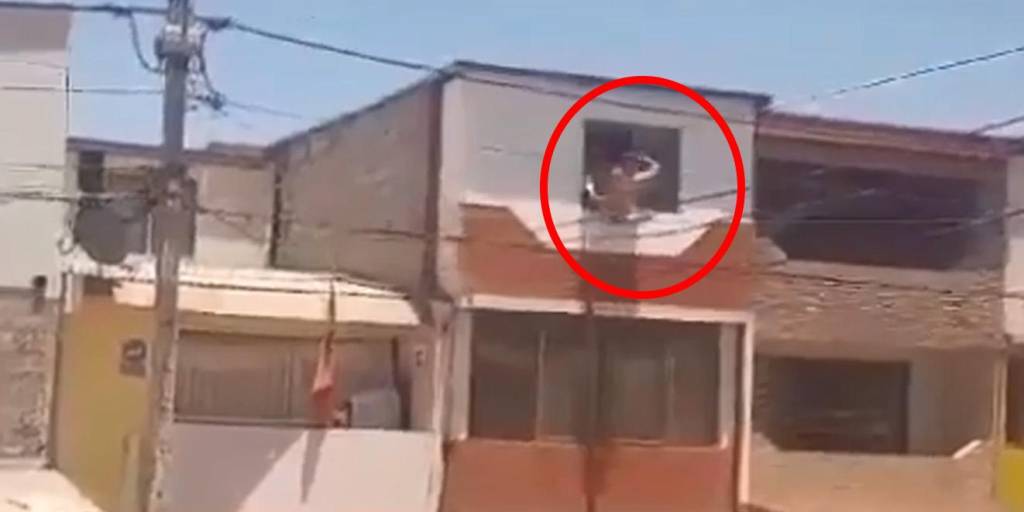¡Escándalo! El momento en que un hombre cae de un segundo piso tras ser hallado en un acto de infidelidad