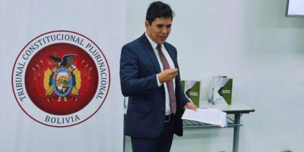 Magistrado Calderón renuncia al TCP tras críticas a la autoprórroga judicial