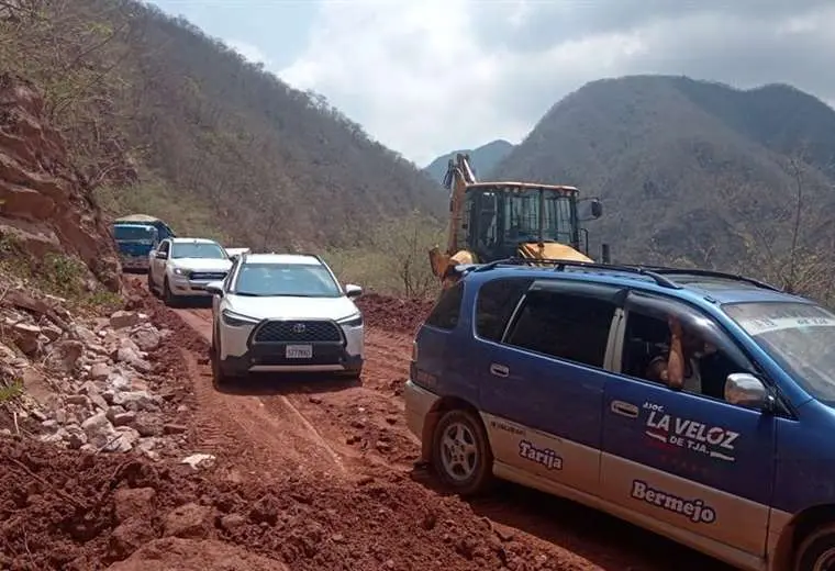 Preocupación en el sector del transporte de Tarija por cortes de carreteras y falta de mantenimiento