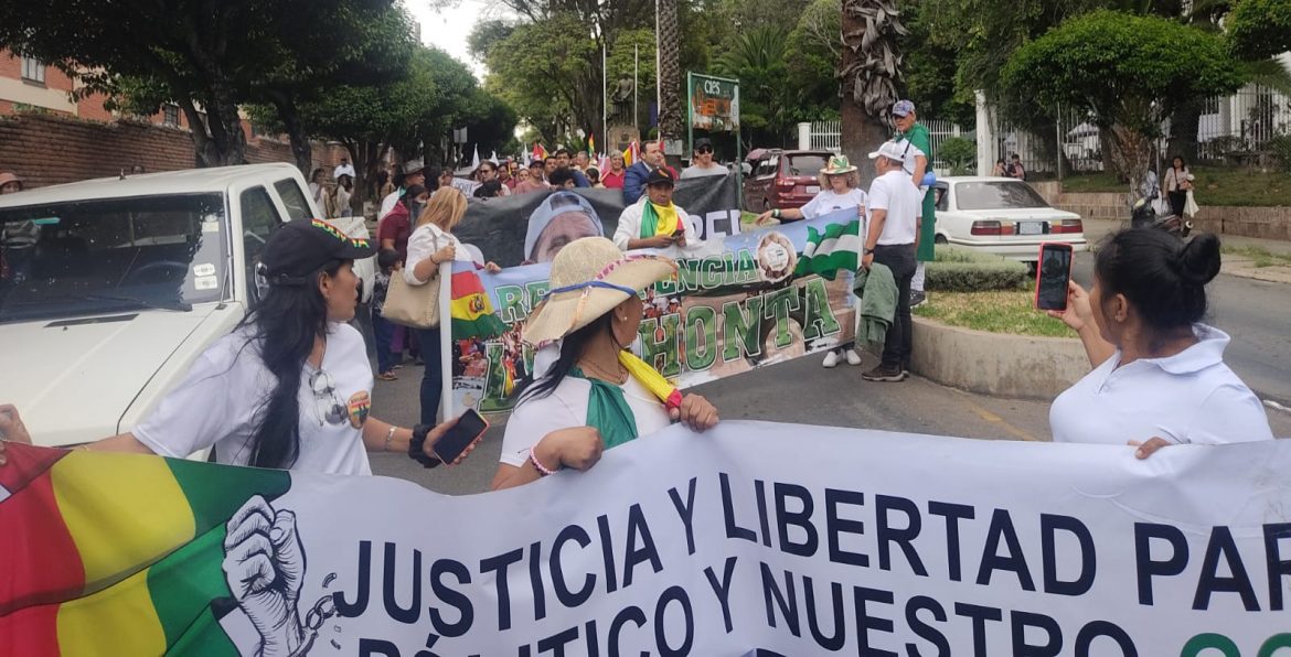 Protestas contra la ‘autoprórroga’ crecen, mientras los magistrados designan a vocales constitucionales