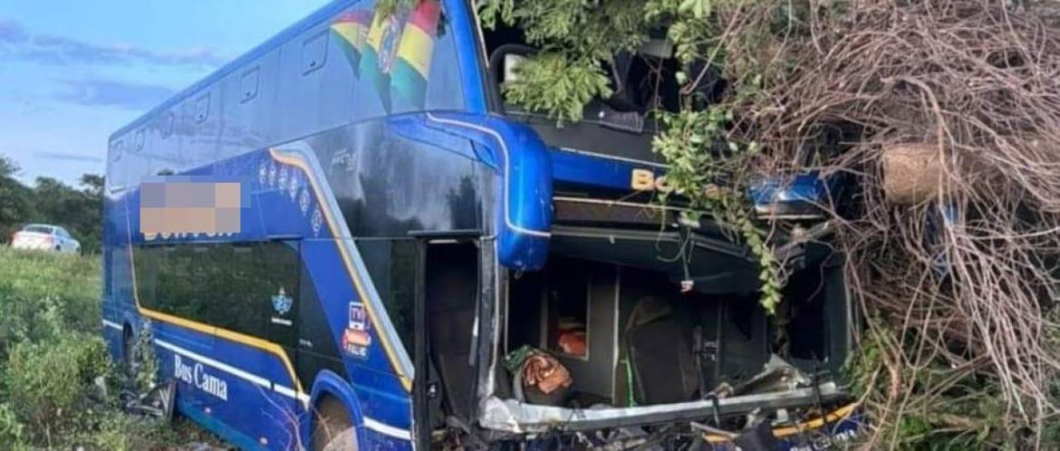 Lista de fallecidos y heridos del choque frontal entre un bus y una camioneta en la carretera a Yacuiba
