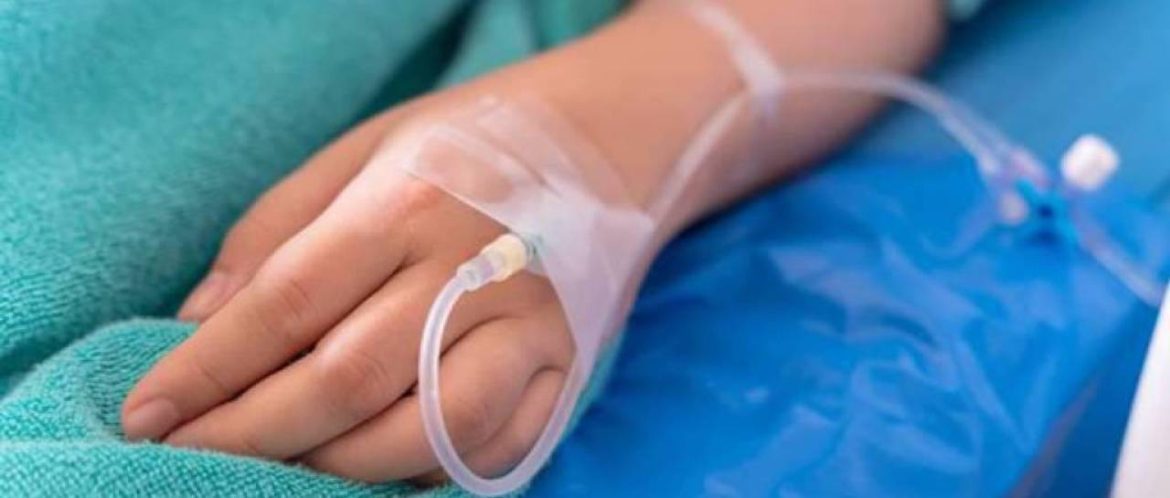 Hombre roció alcohol y trató de quemar viva a su pareja, quien salvó su vida saltando desde el edificio