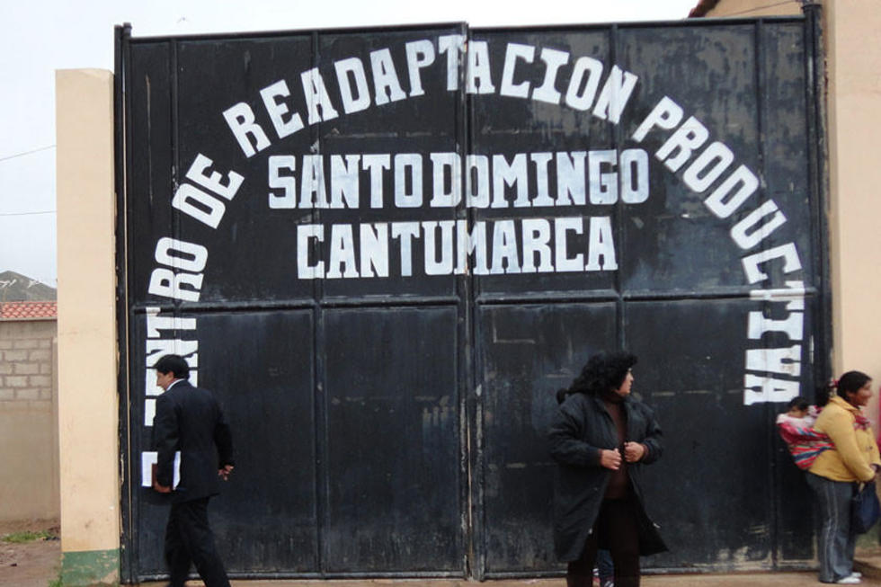 «Baño de sangre» en la cárcel de Cantumarca: Reportan un muerto y varios heridos