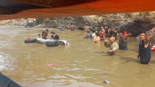 Conductor desaparecido tras embarrancarse su vehículo en el río Guanay