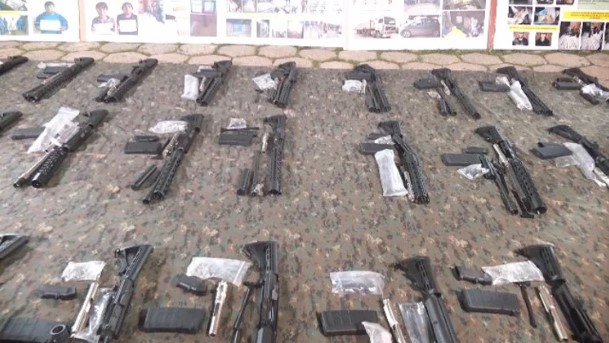 30 fusiles automáticos y más de 240 kilos de droga fueron incautados en el operativo en la Pampa de la Isla