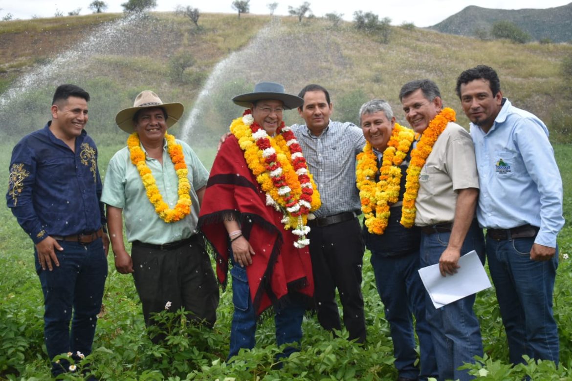 Gobierno entrega un sistema de riego para potenciar la producción agrícola en Padcaya