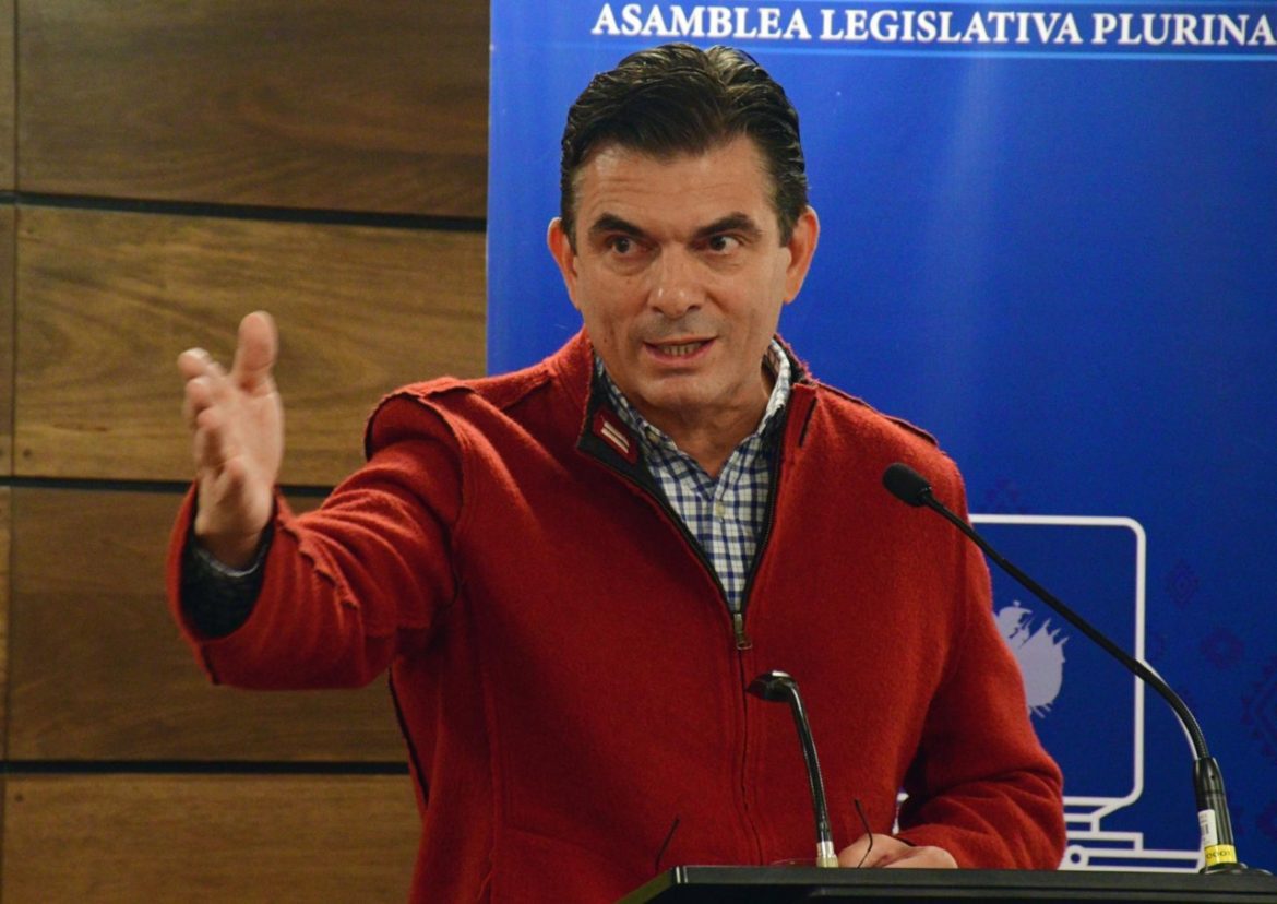 Senador Paz advierte que el Gobierno mediante una normativa pretende ‘controlar’ las redes sociales