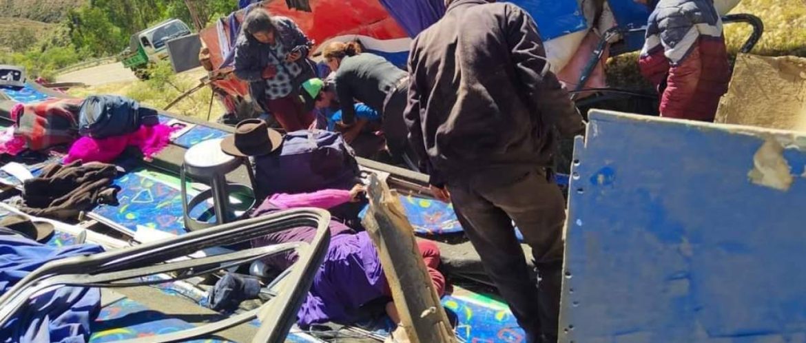 Sube a 12 la cifra de muertes en dos accidentes de buses en un solo día; en un caso el chofer no portaba licencia