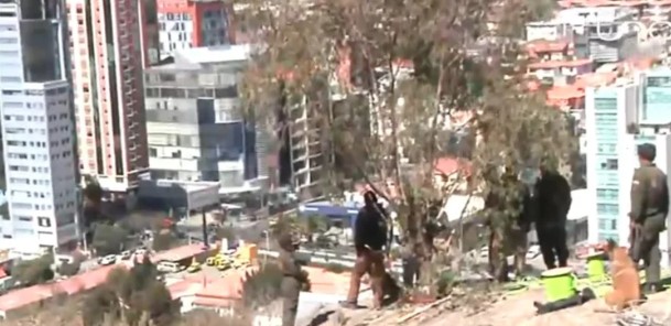 Encuentran los cuerpos de una pareja en barranco de La Paz; presumen que se trata de Carolina y Alejandro