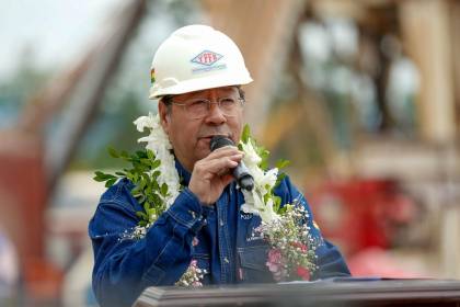 Arce asegura que tiene “un plan para garantizar la estabilidad económica” del país y dice que corrige “los errores del pasado”