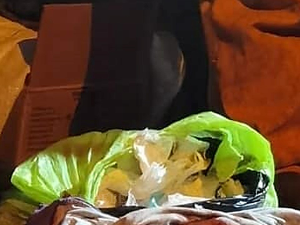 En Camiri, recolectores de residuos hallan el cadáver de un bebé envuelto entre trapos y bolsas