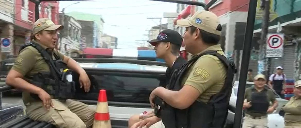 Hallan a un extranjero con una menor de edad y a otro con un arma de fuego en operativo en Santa Cruz