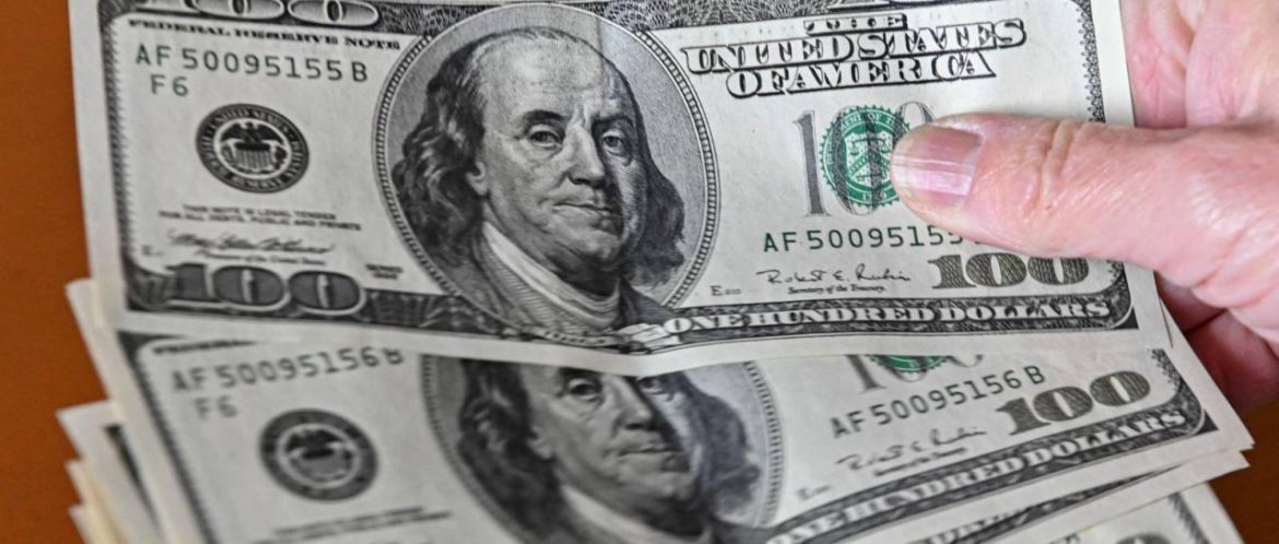 El dólar baja tras tocar los Bs 15; ahora se cotiza entre Bs 10 y 13,5 en las calles del eje central