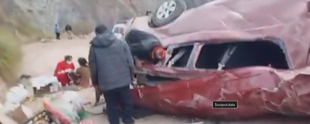 Minibús vuelca en una ruta rural de La Paz y deja seis fallecidos