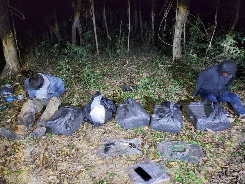 Gendarmes comisan más de 122 kilos de cocaína y detienen a tres personas tras enfrentamiento con armas de fuego en frontera con Bolivia