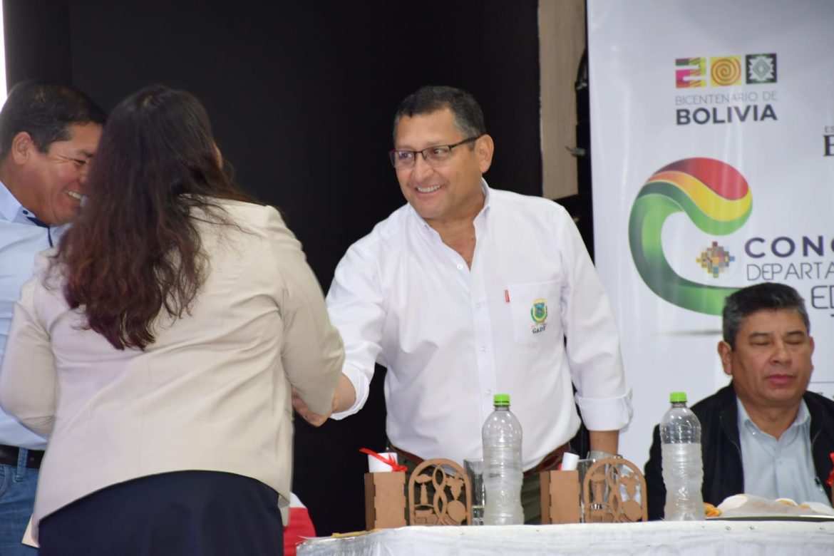 El Gobernador Oscar Montes en inicio de Congreso exhortó a transformar la educación