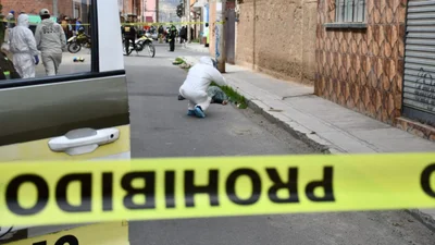 «Fue una muerte violenta»: Identifican al hombre asesinado con su chalina y abandonado en vía pública