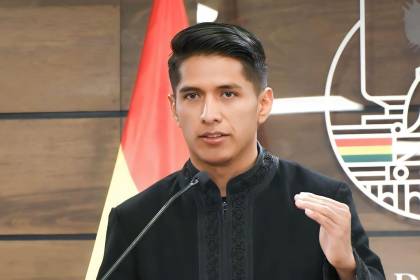Andrónico rechaza denuncias sobre “uso de armas” en bloqueos y acusa a Arce de ejecutar “intervenciones violentas”