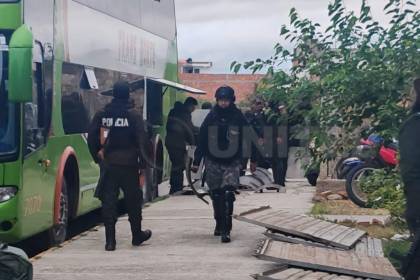 Llega contingente policial antimotines a Tarija, donde este jueves debe declarar Evo Morales