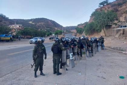 Evistas instalan al menos tres puntos de bloqueo en la ruta nueva y antigua entre Cochabamba y Santa Cruz