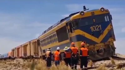 Violento choque entre un tren y un vehículo en la ruta Potosí – Uyuni dejó seis heridos