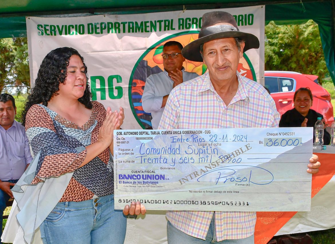 La Gobernación entregó cheques PROSOL a comunidades de O´connor por Bs. 270 mil