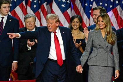 Donald Trump dice que su victoria es histórica y promete que trabajará con todos por un EEUU mejor