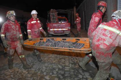 Rescatan el cuerpo de Camila, la niña que fue sepultada por la mazamorra en Bajo Llojeta